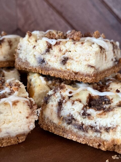 Cinnamon Roll Cheesecake Bars